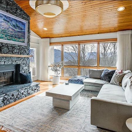 Lux Retro Getaway W/ Ober & Smoky Mtn Views! Villa Gatlinburg Kültér fotó