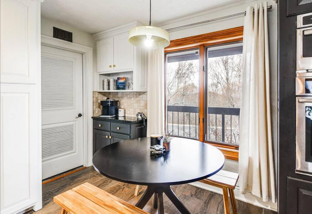 Lux Retro Getaway W/ Ober & Smoky Mtn Views! Villa Gatlinburg Kültér fotó