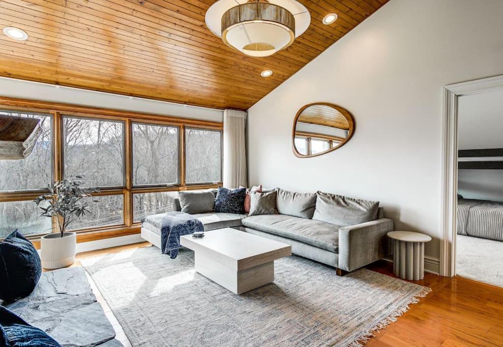 Lux Retro Getaway W/ Ober & Smoky Mtn Views! Villa Gatlinburg Kültér fotó