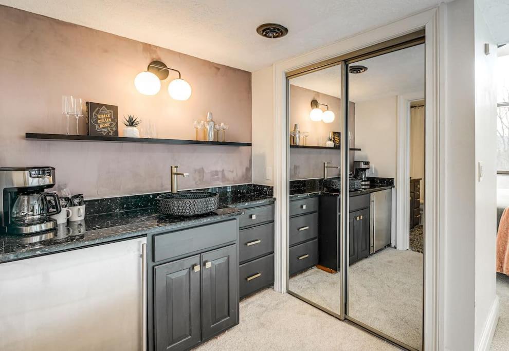 Lux Retro Getaway W/ Ober & Smoky Mtn Views! Villa Gatlinburg Kültér fotó