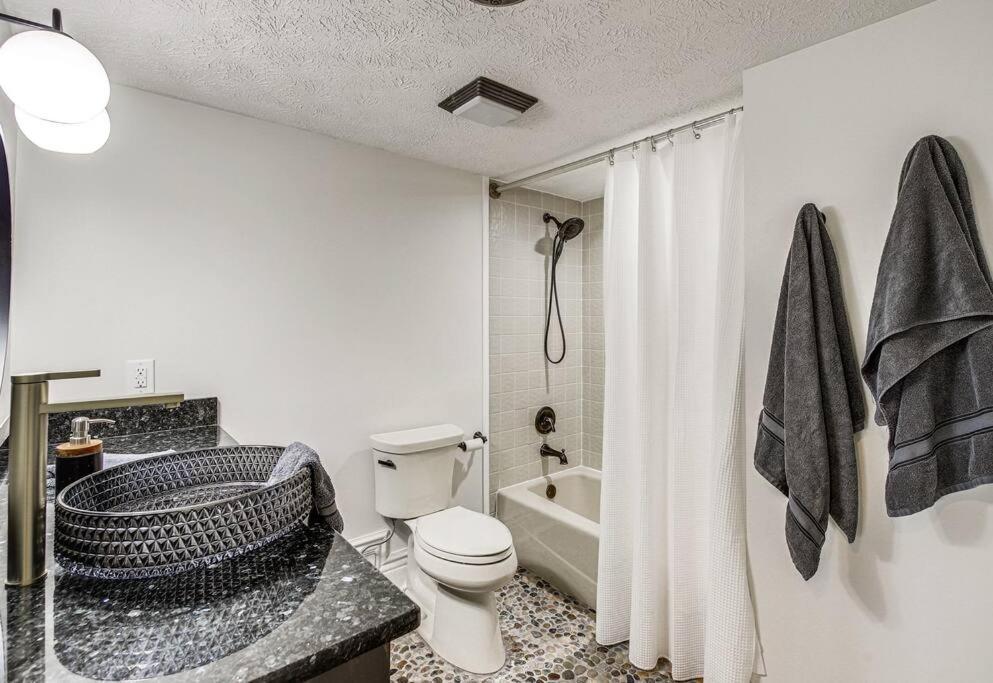 Lux Retro Getaway W/ Ober & Smoky Mtn Views! Villa Gatlinburg Kültér fotó